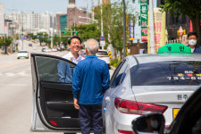 앤투어원주지사 | 강원도지사 후보, 선거전 마지막 휴일 '원주 유세' 집중