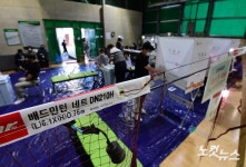 배드민턴장에 마련된 투표소