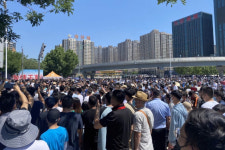 베이징 출근 허용하라!!…인근도시 수천명 시위 결국 관철
