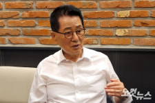 박지원 법무부가 수사·정보권 다 가지면 제2의 안기부 될 수 있다