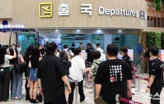 김포-하네다 운항 재개, 붐비는 김포공항