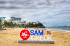 동해·삼척 해수욕장 13일 개장…3년 만에 마스크 벗고 풍덩