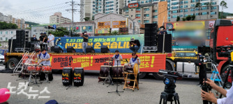 경남 거제로 집결한 희망버스…희망배 띄워 하청노동자 격려