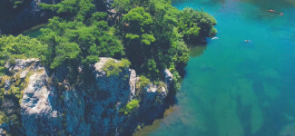 용담호 풍경과 섬바위의 만남 진안 용담댐 감동벼룻길[전라북도 천리길]