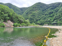 용담호 풍경과 섬바위의 만남 진안 용담댐 감동벼룻길[전라북도 천리길]