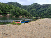 용담호 풍경과 섬바위의 만남 진안 용담댐 감동벼룻길[전라북도 천리길]