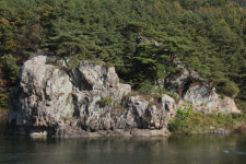 용담호 풍경과 섬바위의 만남 진안 용담댐 감동벼룻길[전라북도 천리길]