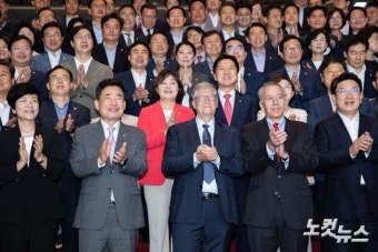 박수치는 김진표 국회의장-빌 게이츠 공동이사장
