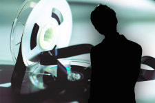 [단독]유명 영화 제작자, 스토킹 혐의로 접근금지 명령 받아