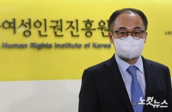 취재진 질문에 답하는 이원석 검찰총장