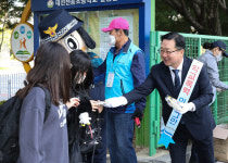 이장우 대전시장, 동구 천동초등학교서 학교폭력 예방 캠페인