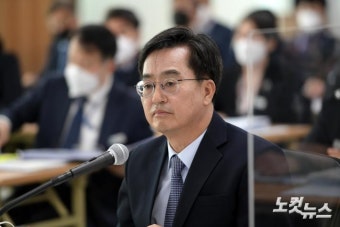 질의 듣는 김동연 경기도지사