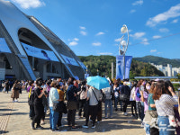 '수만명 운집' BTS 콘서트 열리는 부산 곳곳 보라색 물결