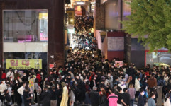 시신, 비명, 음악…고담시티 같았다 이태원 상인이 전한 현장