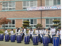 양산 서창중, 등굣길 이음음악회…배움과 즐거움을 연결하다