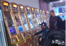 [르포]불법 장애인용 게임 보조기 똑딱이…성인 게임장서 여전히 성행