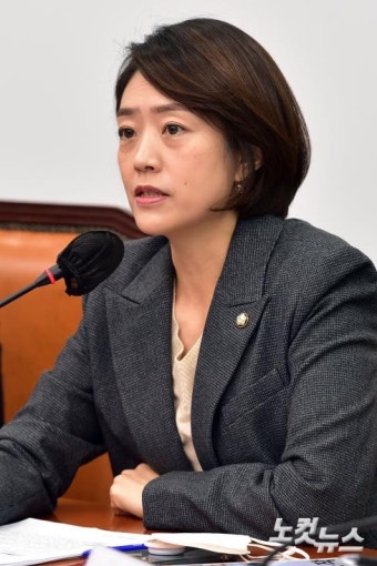 발언하는 고민정 최고위원