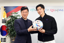 안산시, 월드컵 스타 조규성에게 시민행복상 수여