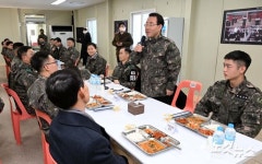 연천 군부대 방문, 인사말하는 주호영 원내대표