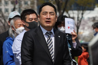 강용석, '선거법 위반' 첫 재판서 "모든 혐의 부인"