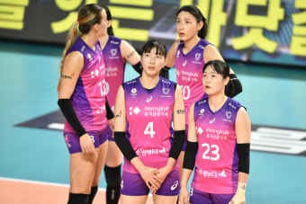 '외인 없어도 女 배구 최강' 현대건설, 어수선한 흥국생명 격파