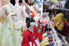 설 연휴 앞둔 한복상가