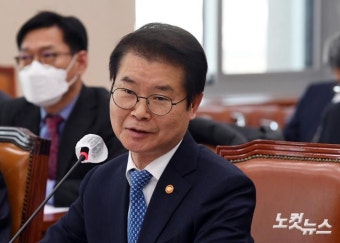국회 출석한 이정식 장관