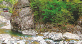 기암괴석 절경과 계곡물소리, 숲내음으로 오감이 재탄생하는 진안 운일암반일암 숲길[전라북도 천리길]
