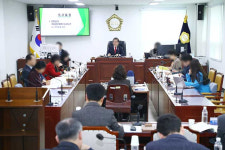 [단독]성폭력 의혹 해명 질문하자 정회…송파구의회 파행