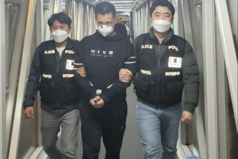 '끝까지 잡는다'…경찰, '던지기 수법' 마약 판매책 필리핀서 강제송환