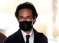 법정 향하는 한국타이어 회장