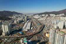 철거? 공원화? 폐지 예정 동서고가로 개발 방안 두고 이견