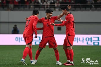 동점골 성공시킨 후 기뻐하는 황인범