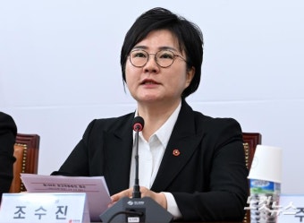 발언하는 조수진