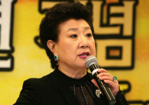 밤안개 원로가수 현미 별세…향년 85세
