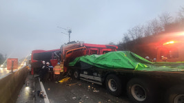 관광버스가 고속도로 3km 역주행…1명 심정지·3명 부상