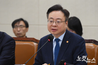 '방역 컨트롤타워' 복지부 장·차관 확진…