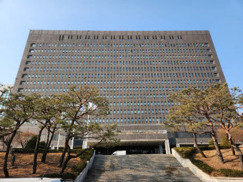국회의원 뇌물수수 혐의, 윤관석 전 의원과 임종성 전 의원 각각 1년 유죄 선고