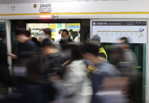 출구 안보인다…지옥철 김포도시철도, 해결책 마련 난망