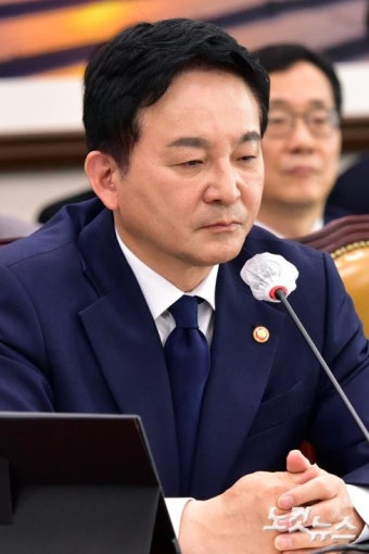 굳은 표정의 원희룡 국토교통부 장관