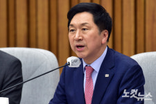 위기의 김기현…돈봉투 공세·민생 투트랙으로 타개책 모색