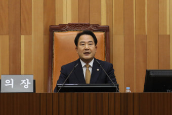 '동료 의원 강제추행 혐의' 상병헌 세종시의회 의장, 불신임안 가결