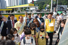부산 대남초 불안한 스쿨존 안전 지키자…직접 나선 어머니들