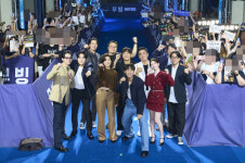 이젠 韓 히어로 시대…조인성·한효주 등 무빙 블루카펫 성료
