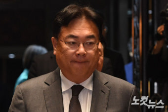 [속보]'노무현 명예훼손' 정진석 징역 6개월…법정구속 면해