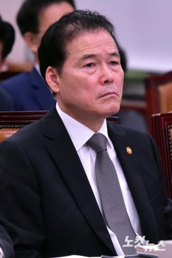 외교통일위원회 전체회의 출석한 김영호 장관