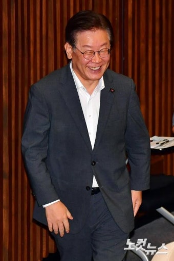 본회의 참석하는 이재명 대표