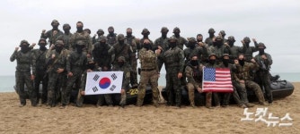 연합 해상침투 훈련 마친 한미 특전사 대원들