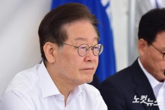 최고위원회의 참석한 이재명 대표