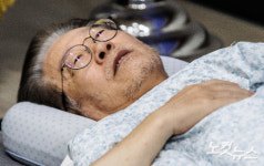 [속보]단식 19일째 이재명 건강 악화로 병원 이송